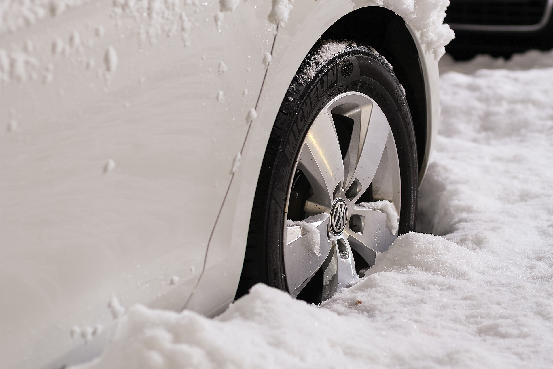 5 Ways to Save Money When Driving in the Winter